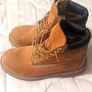 Boys/ Young Men Size 6 Wheat Waterproof Tims